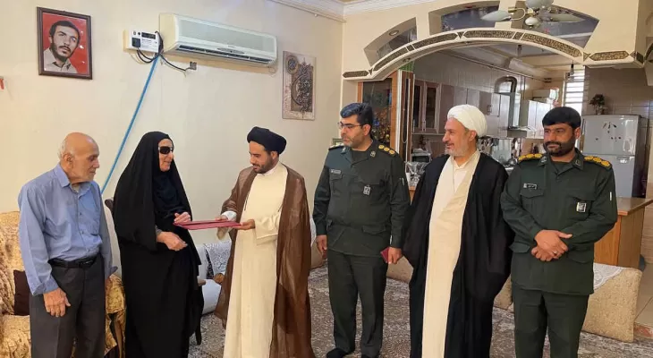 امام‌جمعه گچساران به دیدار خانواده شهدا رفت+ تصاویر