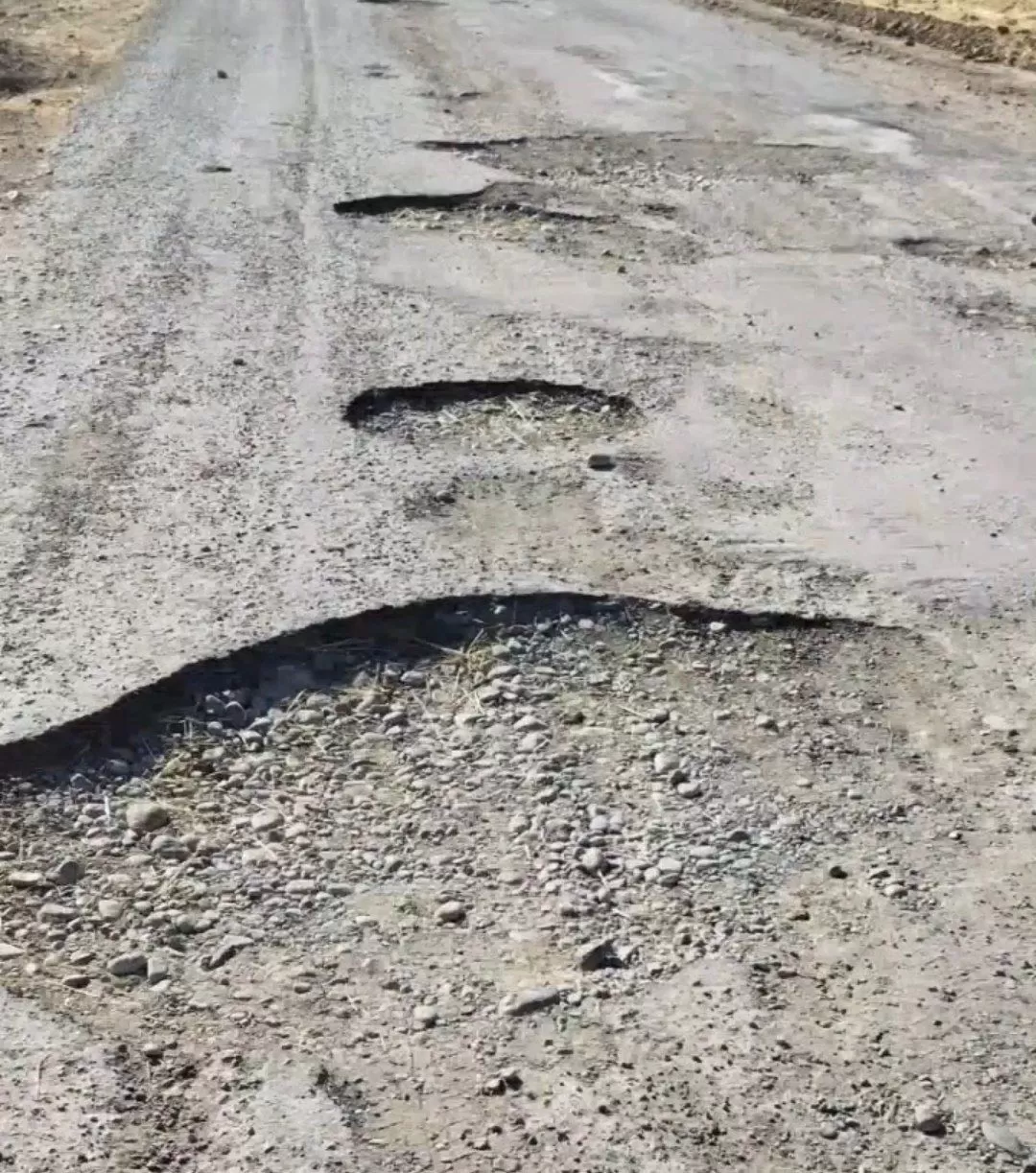 جاده‌‌های خمپاره خورده در روستاهای لوداب