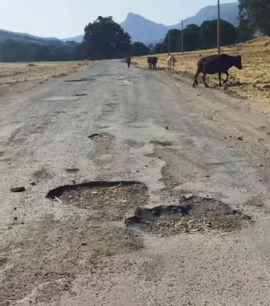 جاده‌‌های خمپاره خورده در روستاهای لوداب