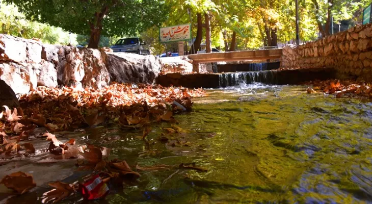 آبشار ياسوج در فصل رنگ‌ها