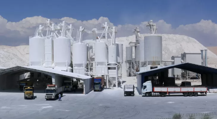 کارخانه گچ؛ وعده بی‌سرانجام موحد در لنده