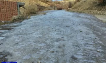 شکست لوله‌آب و یخبندان در کوخدان‌دنا+ تصاویر