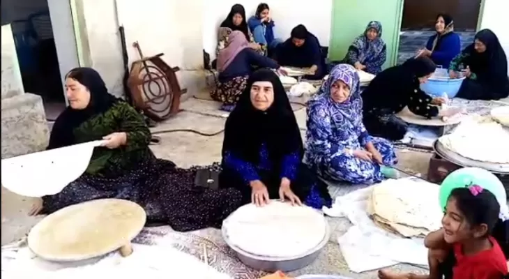 پخت۱۷هزار قرص نان به عشق اباعبدالله+ تصاویر