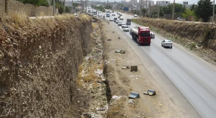 خطر در کمین خودروهای عبوری از پل بنسنجان