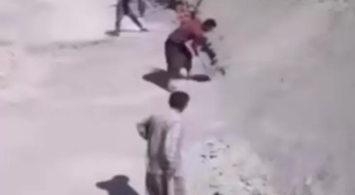 جاده‌سازی با بیل و کلنگ در کهگیلویه!