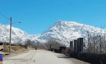 دنای سفید‌پوش پس از بارش برف زمستانی