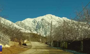 دنای سفید‌پوش پس از بارش برف زمستانی