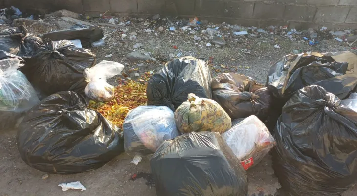 بوی زباله در کوچه پس کوچه‌های شرف‌آباد یاسوج
