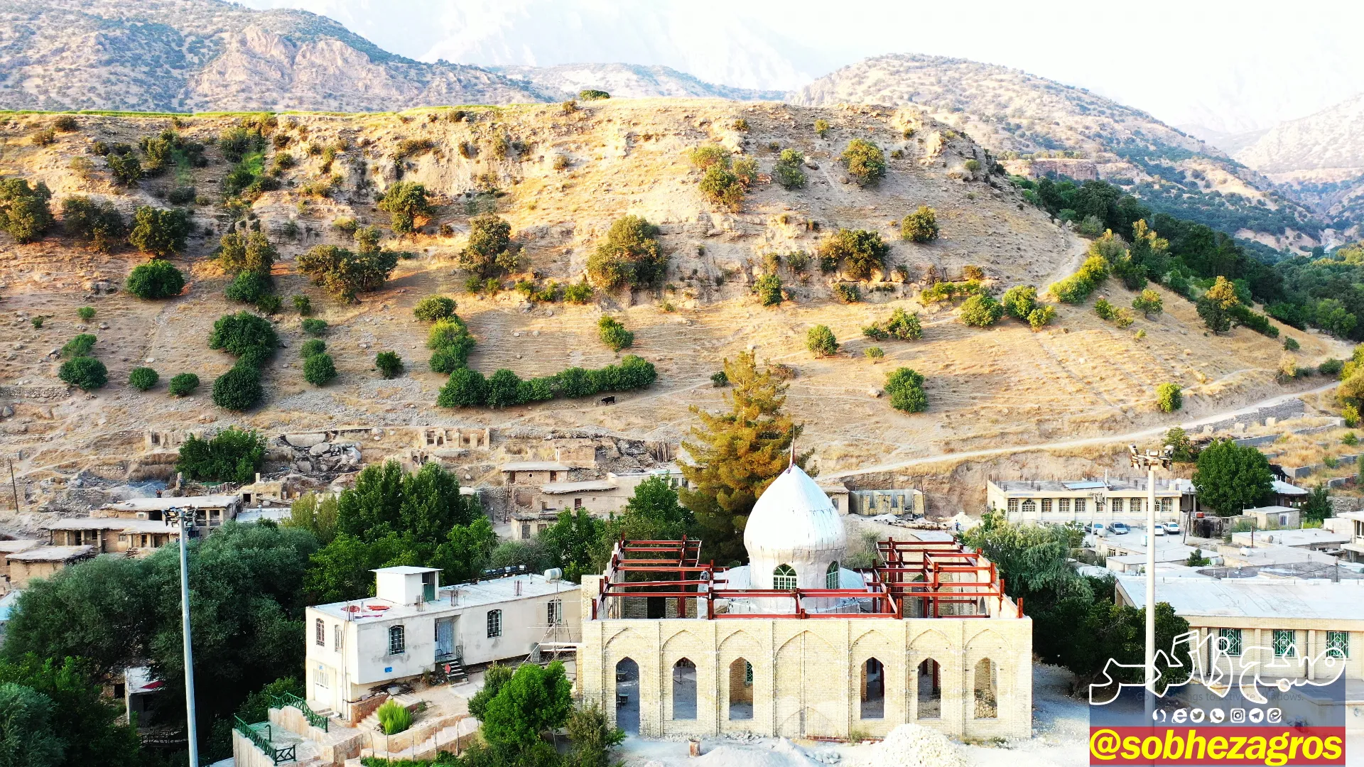 نقاشی زیبای پائیز در روستای توریستی کریک