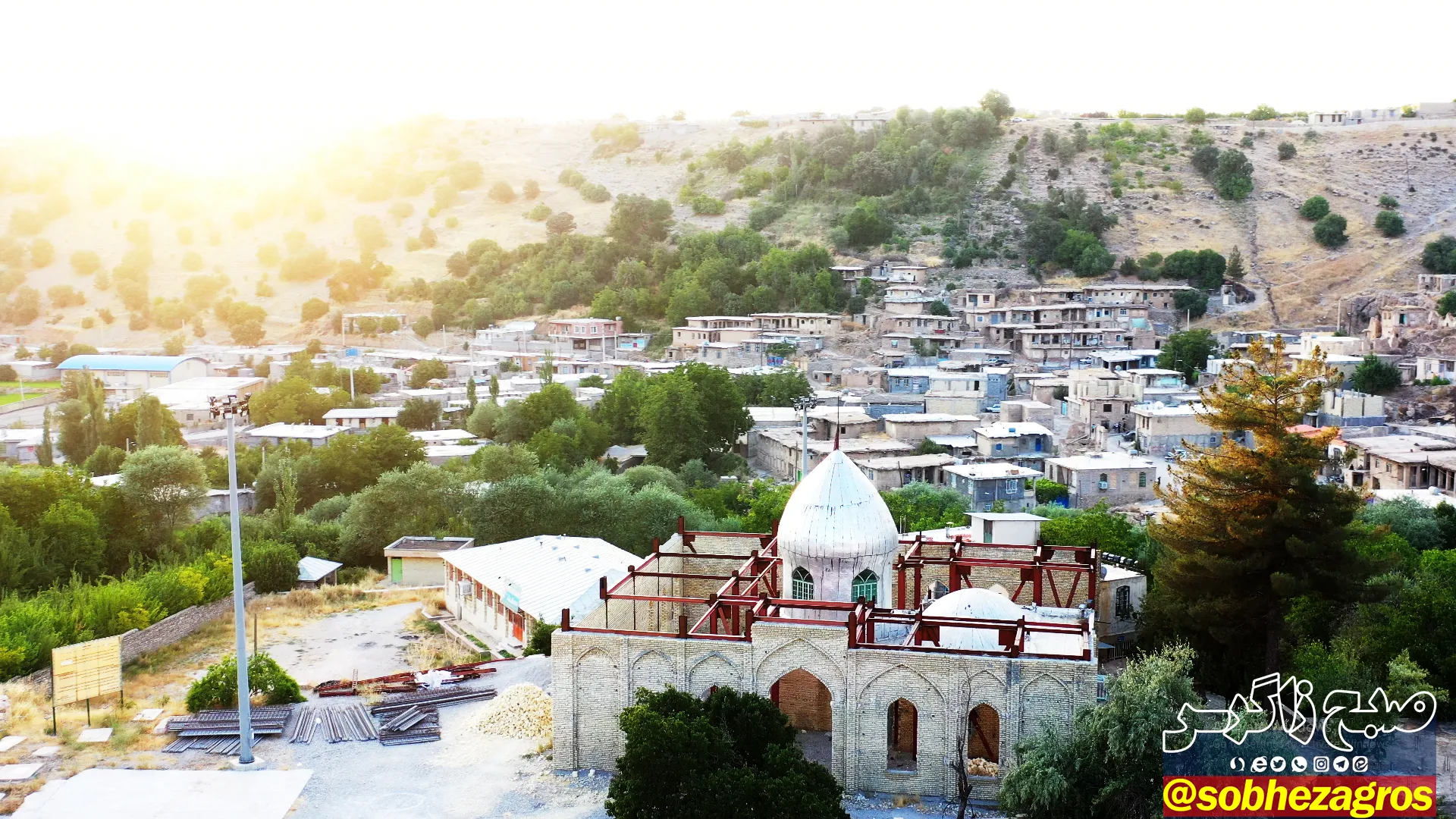 نقاشی زیبای پائیز در روستای توریستی کریک