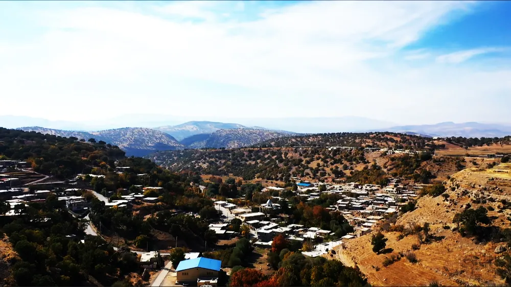 نقاشی زیبای پائیز در روستای توریستی کریک