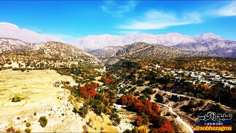 نقاشی زیبای پائیز در روستای توریستی کریک