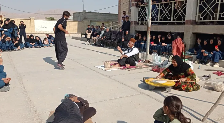 اجرای نمایش توسط توانخواه‌های بهمئی