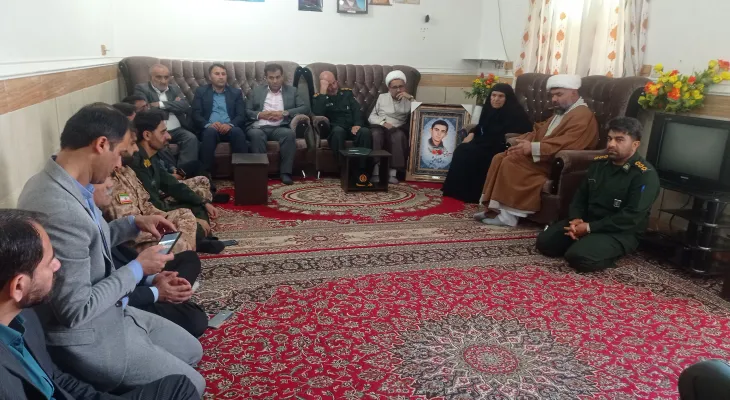 دیدار با خانواده شهید دانش‌آموز رضا امینی