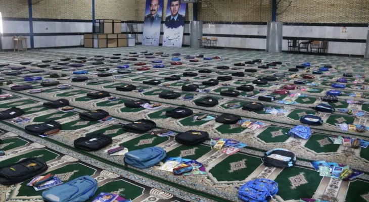 اهدای نوشت‌افزار به دانش‌آموزان بی‌بضاعت گچسارانی+ تصاویر