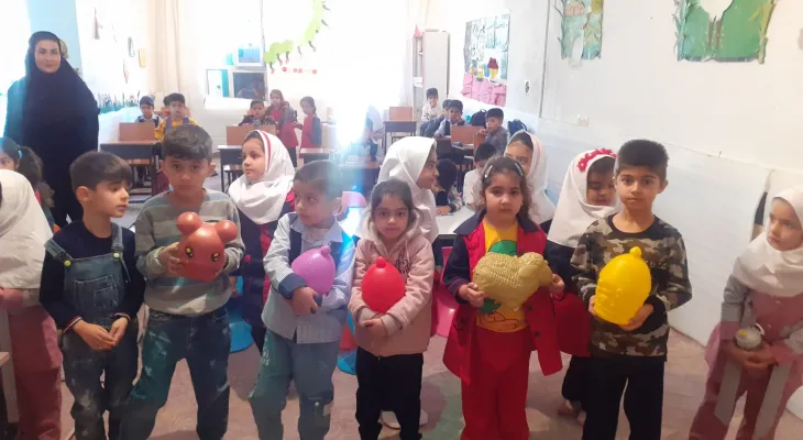 قلک‌های کودکان مهدنیلوفران باشت به بچه‌های مقاومت