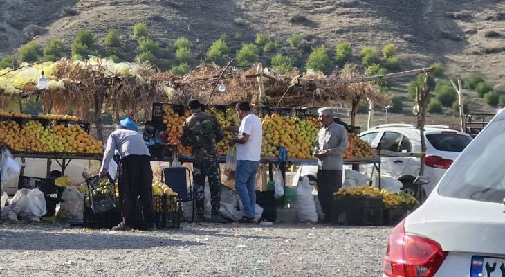 جاده ترانزیتی باشت در «قرق» دستفروشان