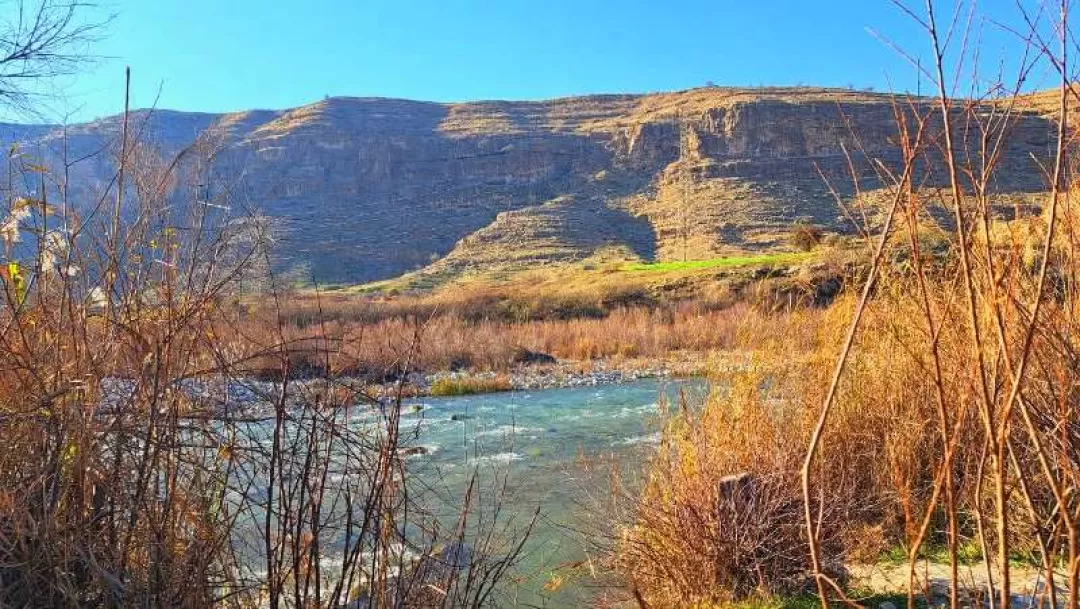 رودخانه «دهنو» در یک روز زمستانی