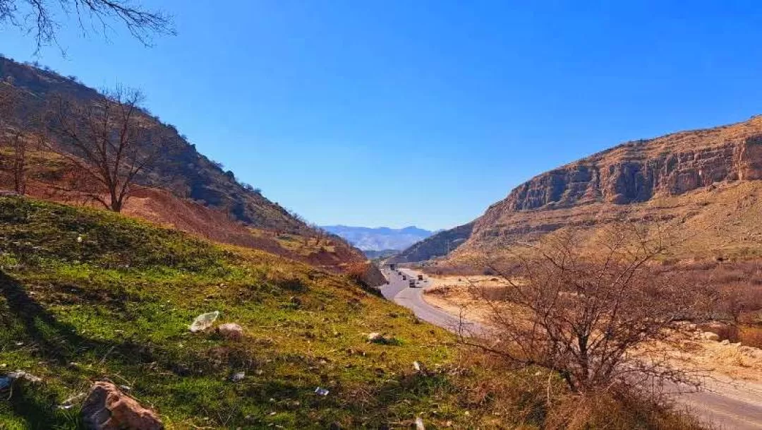 رودخانه «دهنو» در یک روز زمستانی