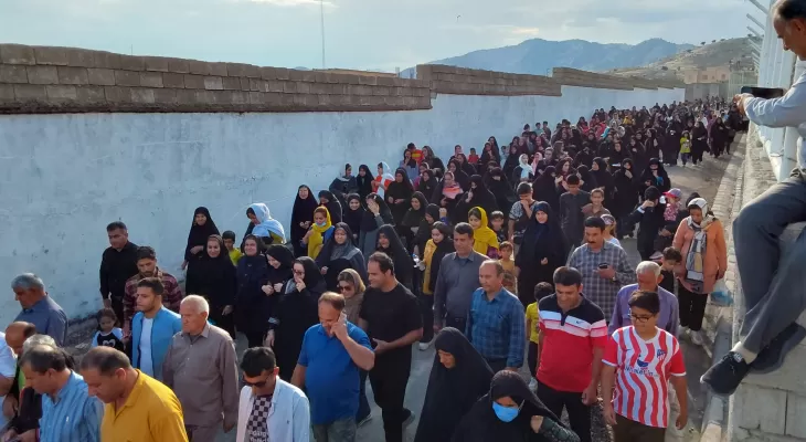 برگزاری همایش پیاده‌روی به یاد شهدا در لنده