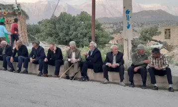 کاروان زیر سایه خورشید در روستای ده‌شیخ دنا