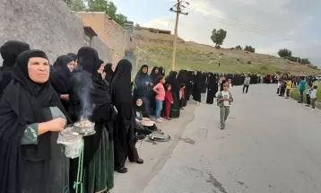 کاروان زیر سایه خورشید در روستای ده‌شیخ دنا