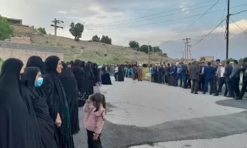 کاروان زیر سایه خورشید در روستای ده‌شیخ دنا