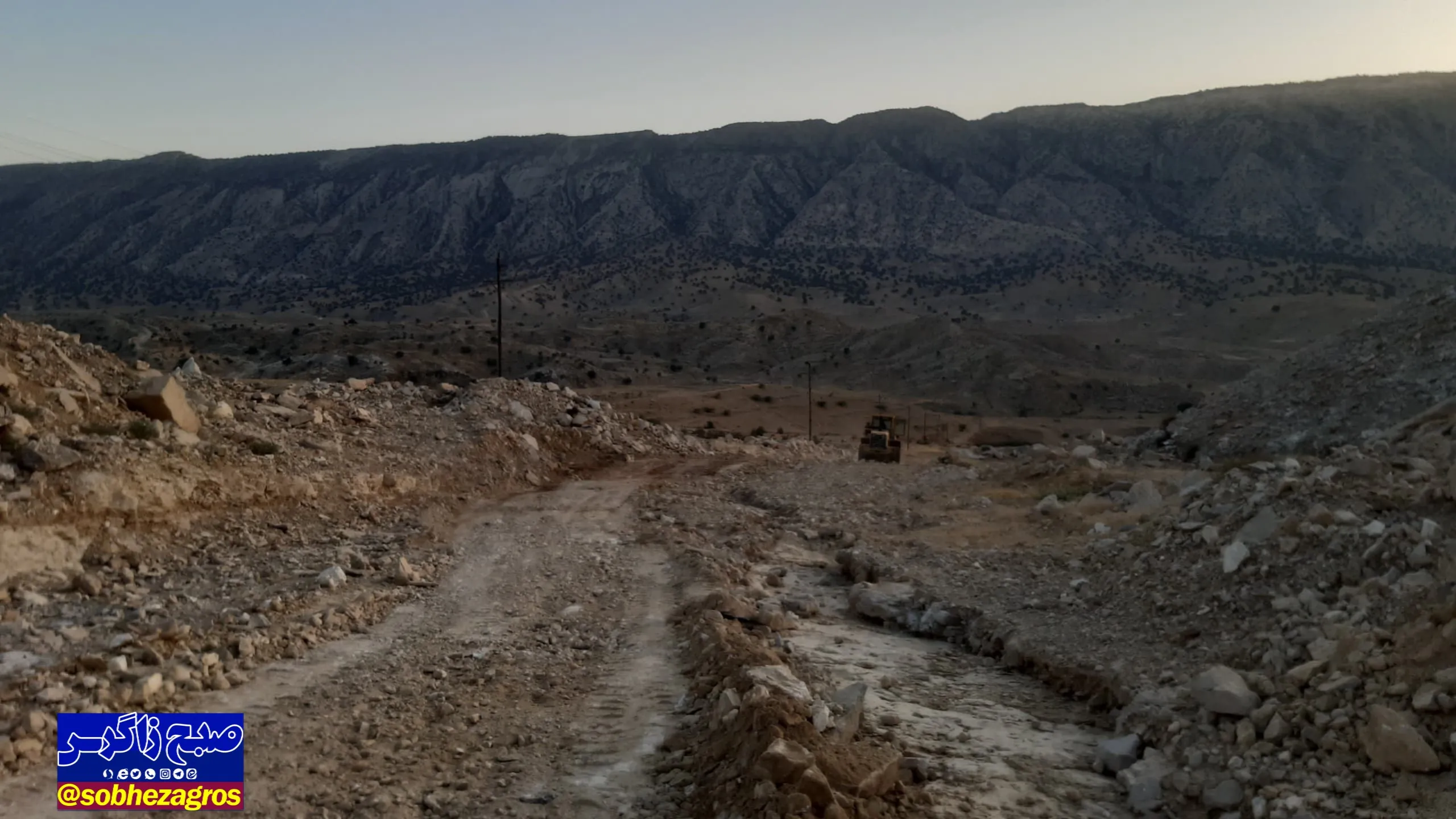 بازگشایی مسیر ارتباطی روستای «ماخره»