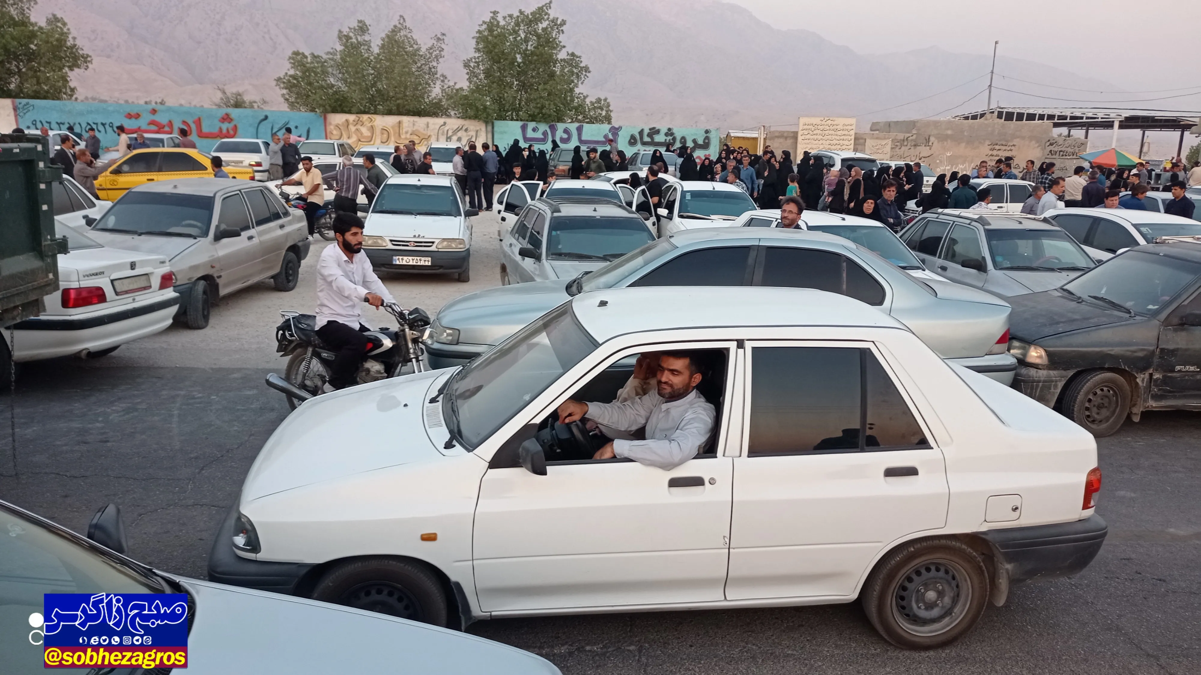 بُن بست جاده لیکک در اواخر هفته