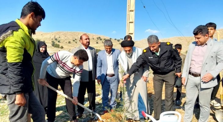 کاشت درخت به نام پدر در لنده+ تصاویر