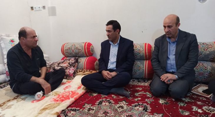 عیادت درخشان از پیشکسوت تئاتر کهگیلویه