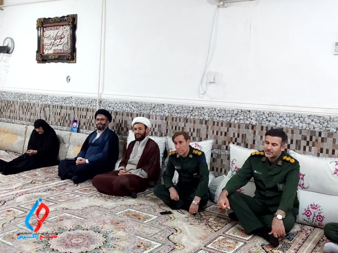 تجلیل از شهدا در قلب لنده