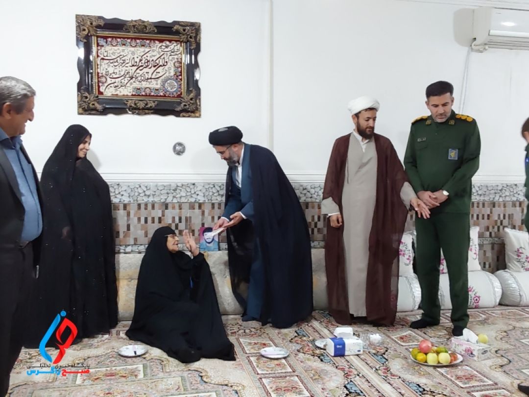 تجلیل از شهدا در قلب لنده