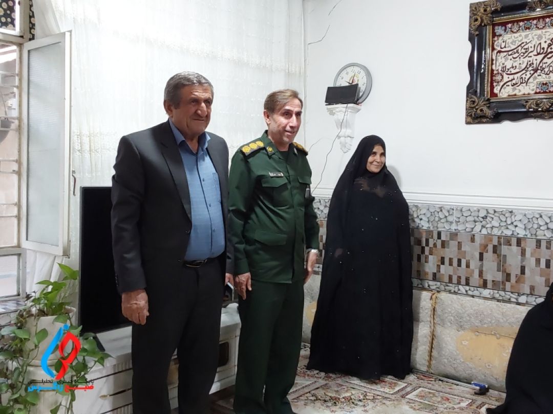 تجلیل از شهدا در قلب لنده