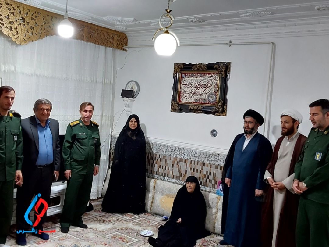 تجلیل از شهدا در قلب لنده