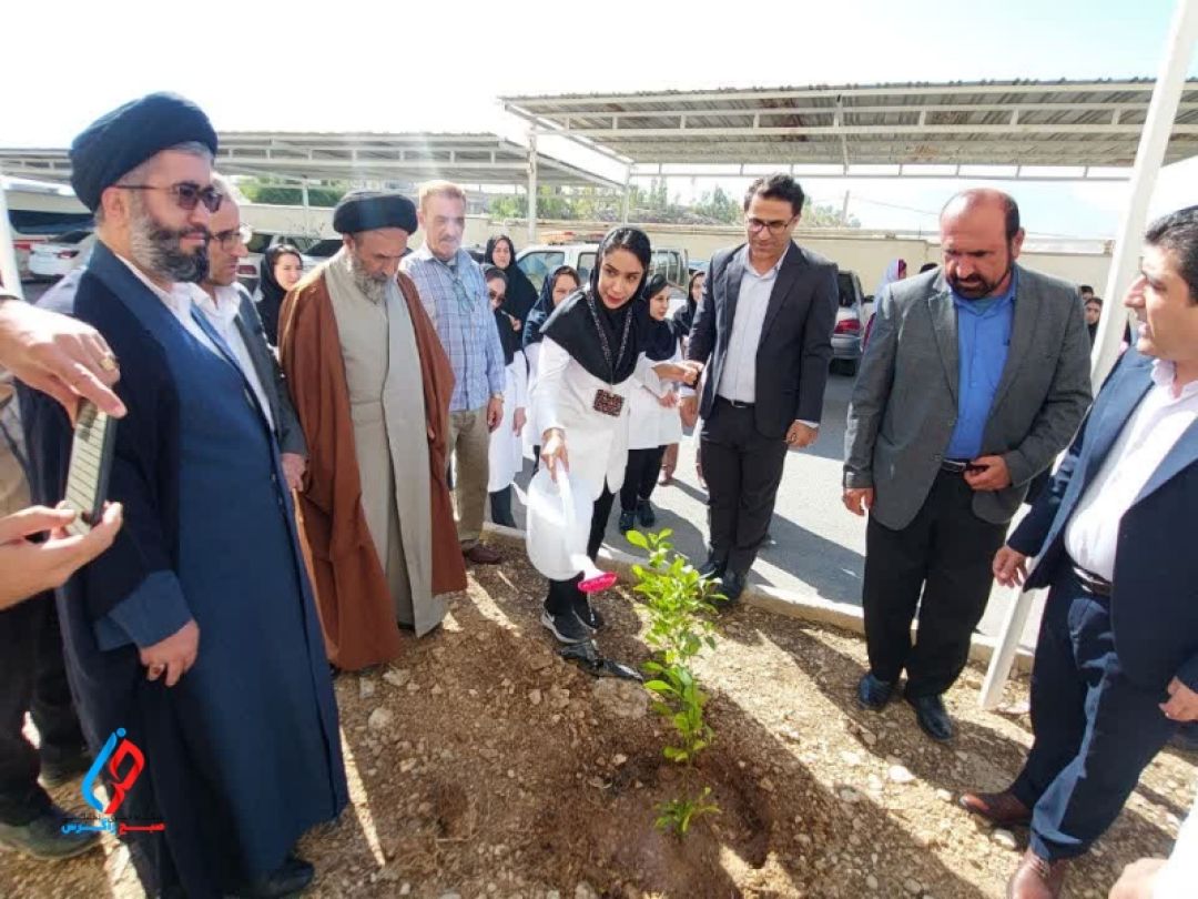 روز پرستار در لنده با کاشت درخت زندگی