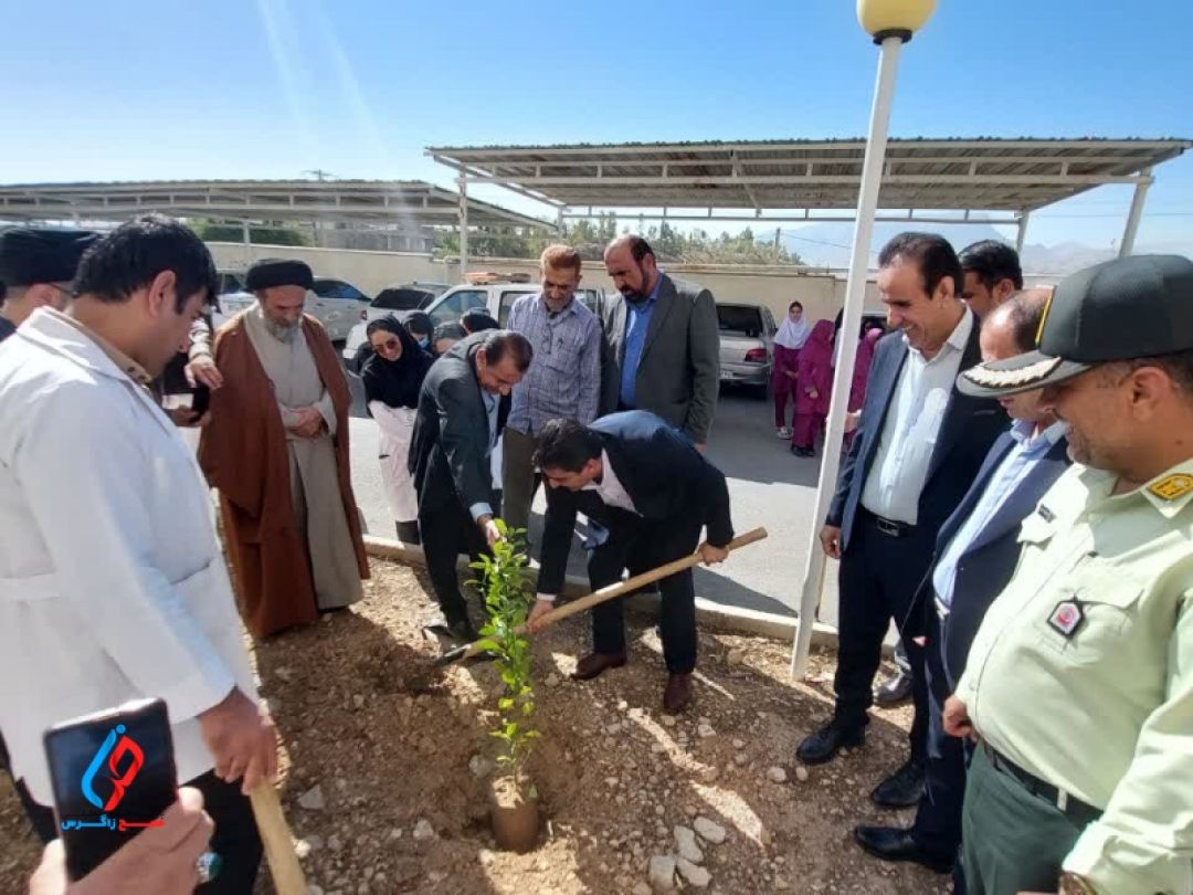 روز پرستار در لنده با کاشت درخت زندگی