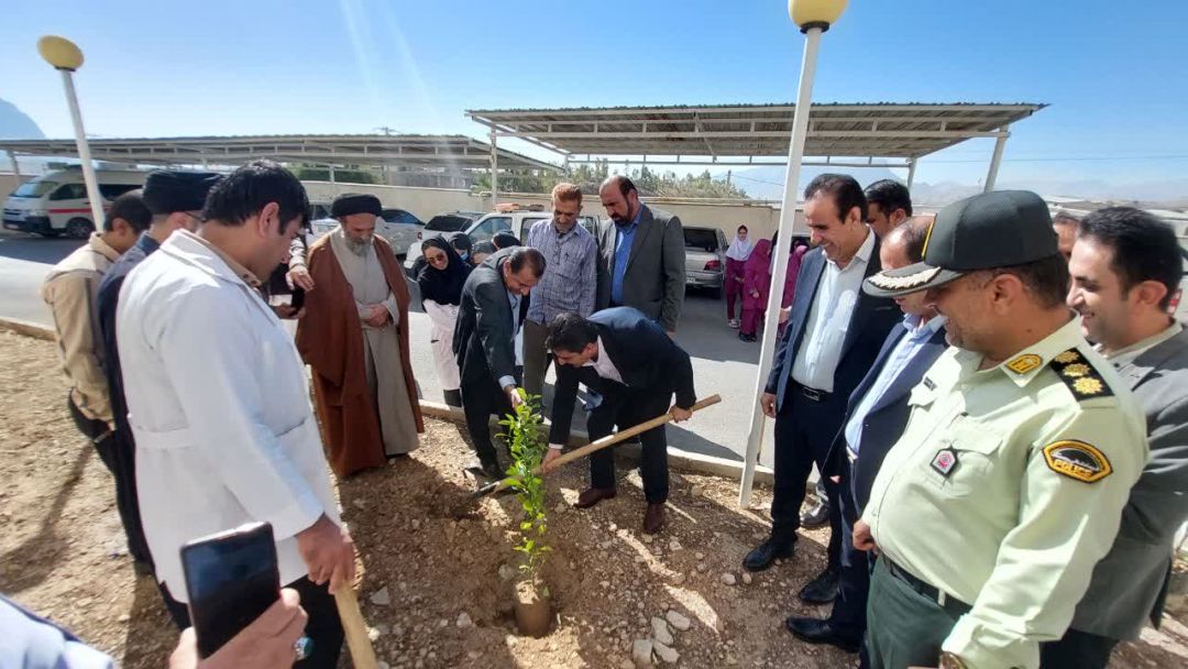 روز پرستار در لنده با کاشت درخت زندگی