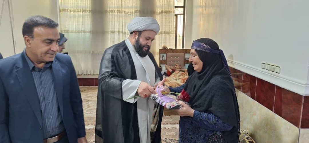 تجلیل از مادران و همسران معلولان در یاسوج