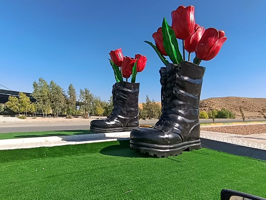 نماد «دفاع مقدس» در شهر سوق