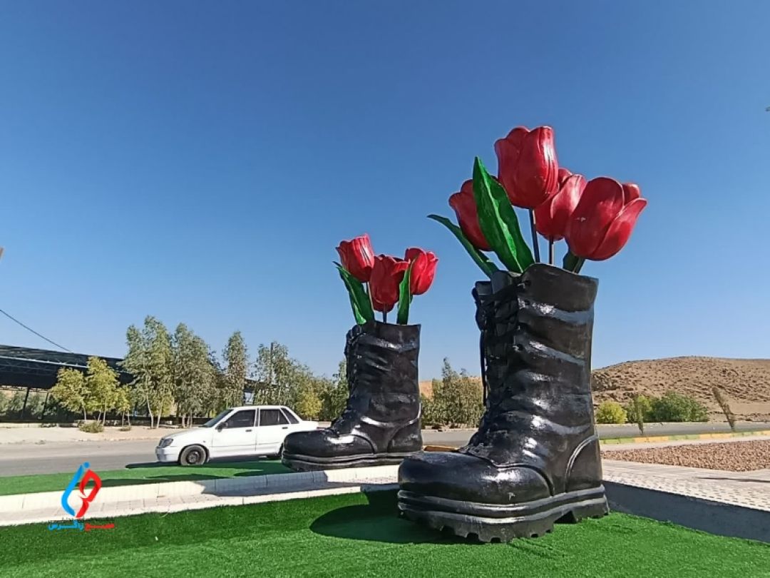 نماد «دفاع مقدس» در شهر سوق