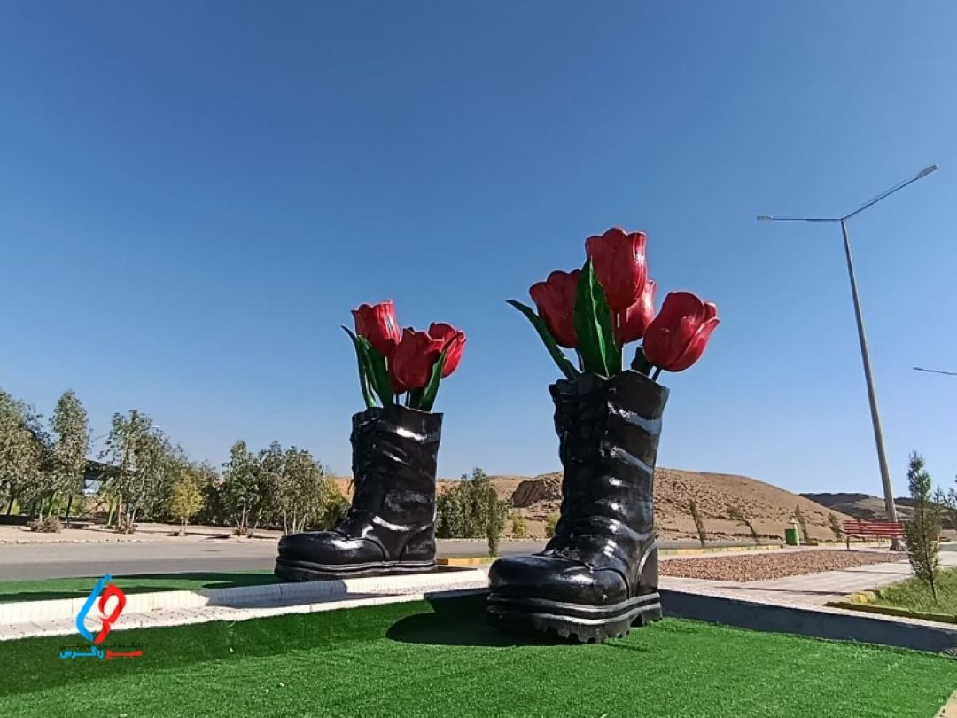 نماد «دفاع مقدس» در شهر سوق