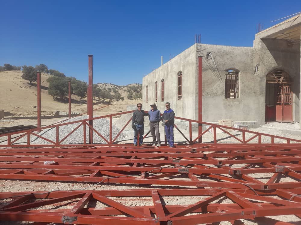 شاهکار خیرخواهانه مردم «گِردَوَه» برای احداث سایهبان امامزاده