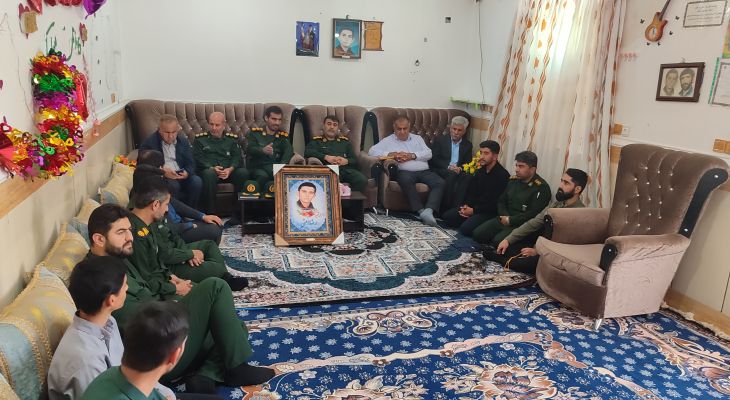 تجلیل از مادر دانش‌آموز شهید در بهمئی