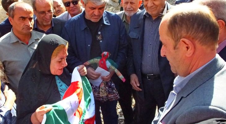 سوغات بانوی گچسارانی برای رهبر انقلاب و رئیس‌جمهور