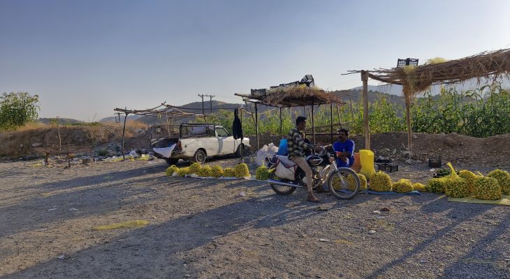 جاده ترانزیتی، قلب تپنده دستفروشان در «قرق»