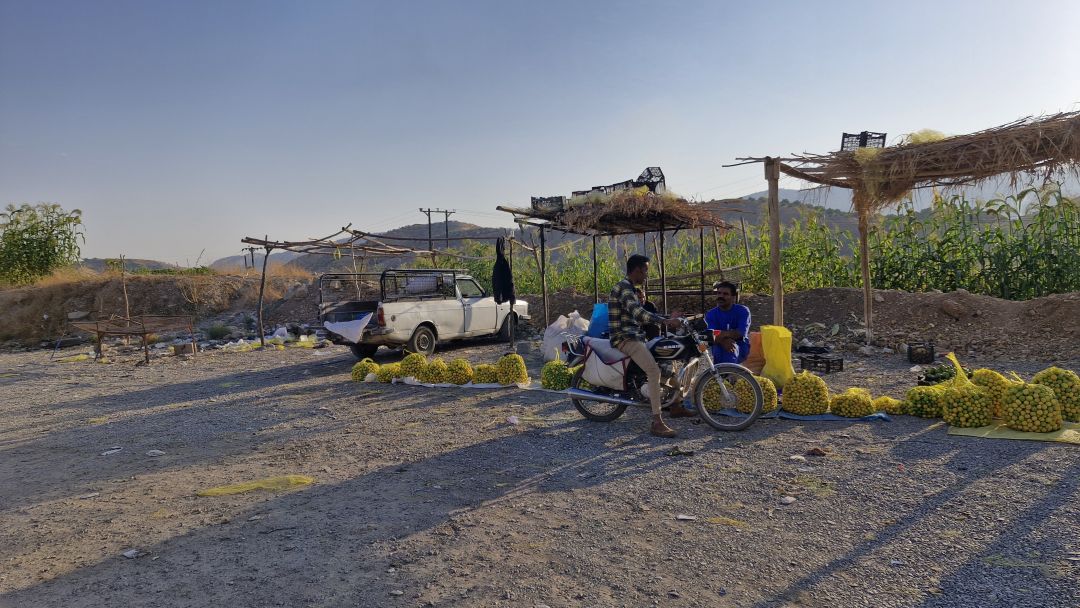 جاده ترانزیتی، قلب تپنده دستفروشان در «قرق»