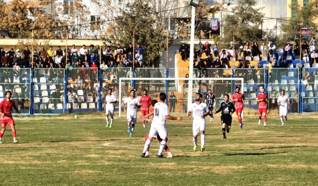 برد فوتبال دنای یاسوج در قلعه عقاب‌ها