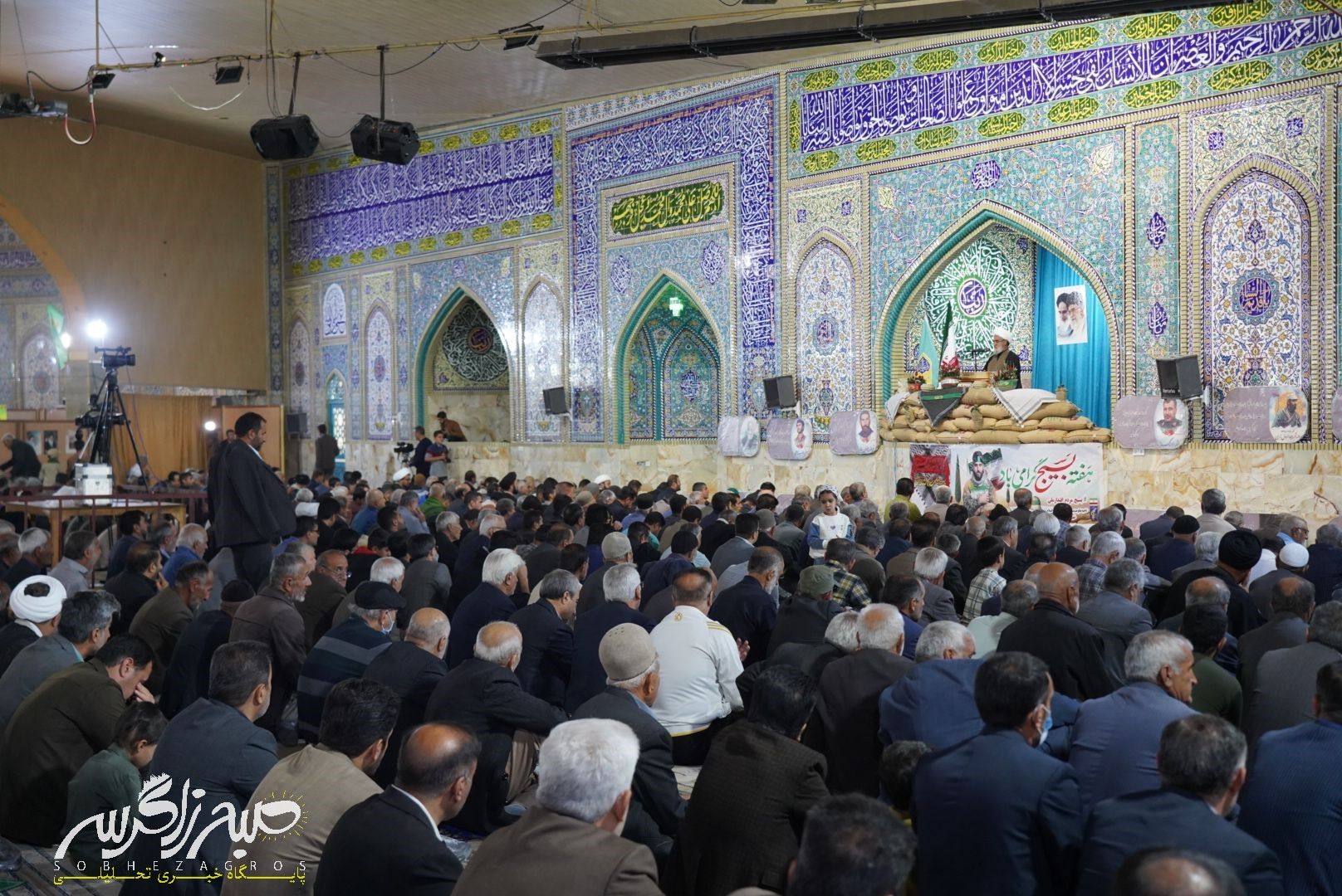 شکوه نماز جمعه در سایه‌سار دنا