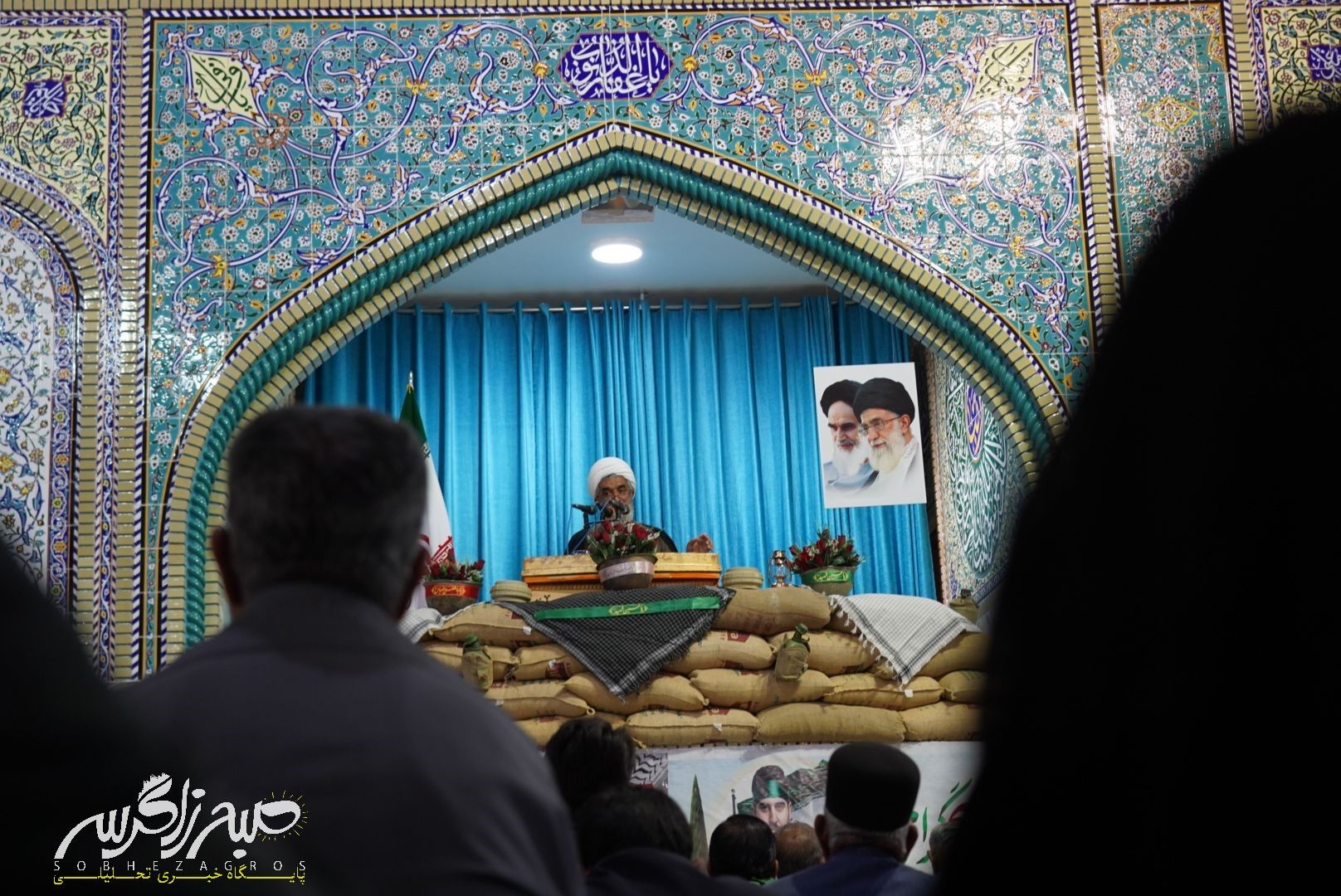 شکوه نماز جمعه در سایه‌سار دنا